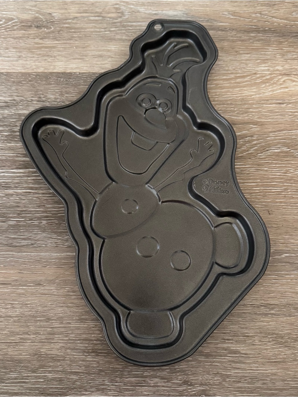 Wilton Disney Frozen Olaf Snowman Giant Cookie Pan Mold 12” x 8.5”